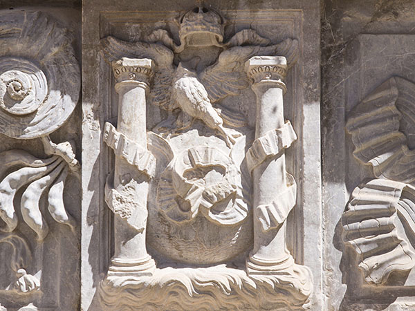 Emblem of Emperor Charles V, with the pillars of Hercules flanking the new orb surmounted by the eagle and the imperial crown with the motto PLVS ULTRA