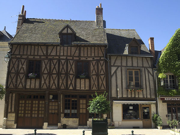 Timber-framed house (52-54 place Michel Debrée), Amboise