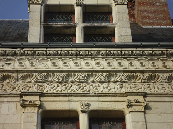 Château Gaillard, Amboise, the order of vertical and horizontal motifs of the façade