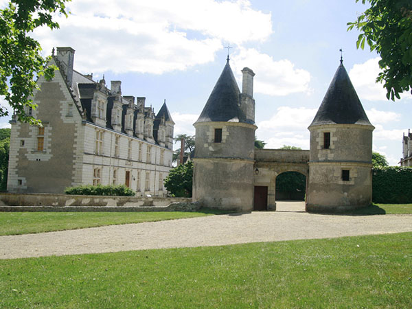 Château de Nitray, the monumental gates