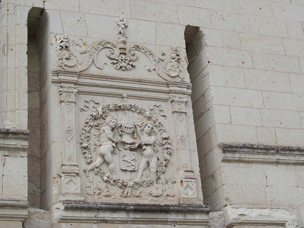 Château de'Islette, sculpted decoration of the gate with the slits of the drawbridge